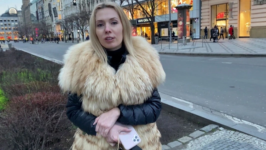 Русская мамка оказалась в Праге и дала первому встречному