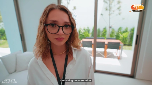 Риэлтор показала не только виллу, но и кое что еще